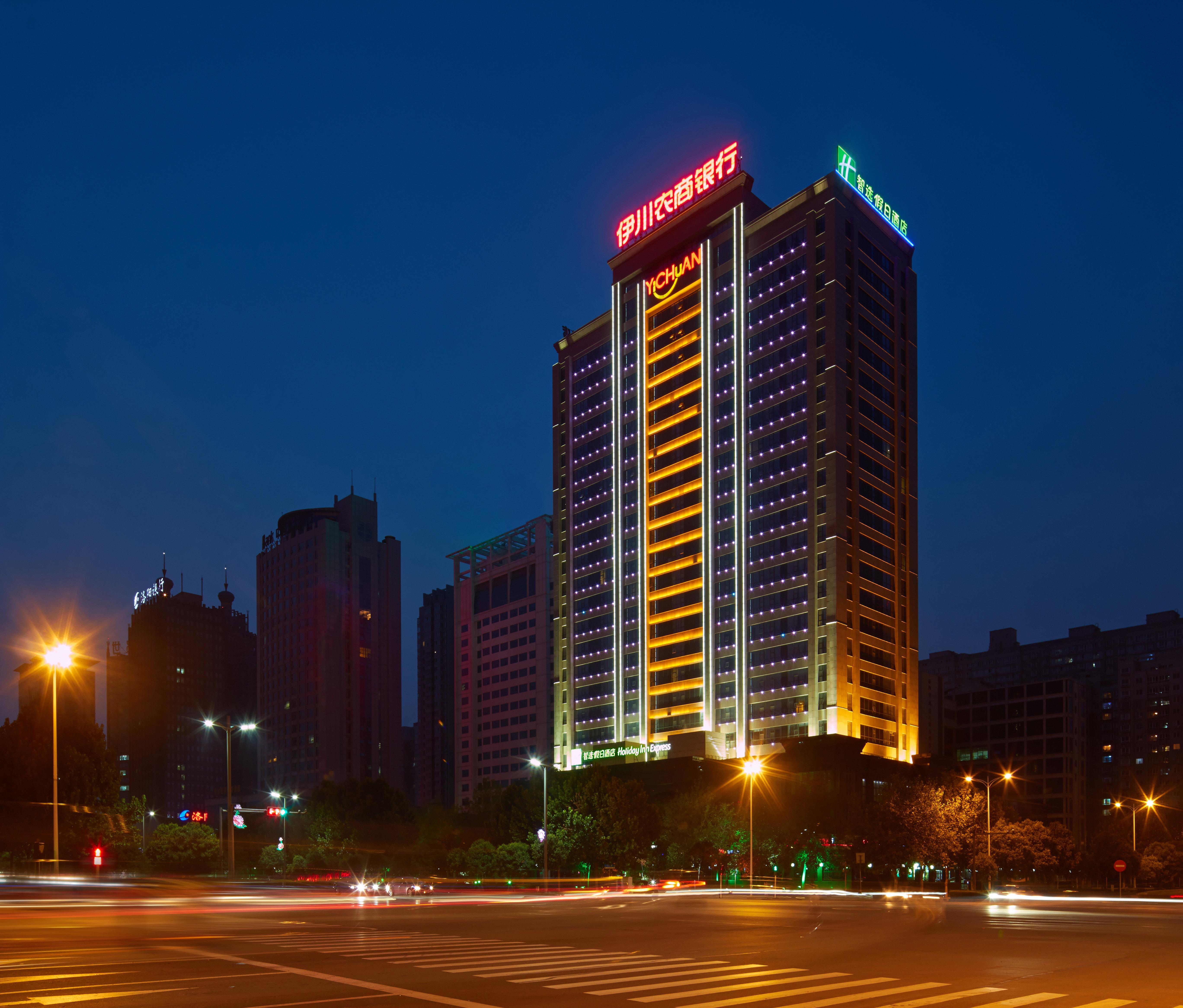 Holiday Inn Express Luoyang City Center By Ihg Exterior photo