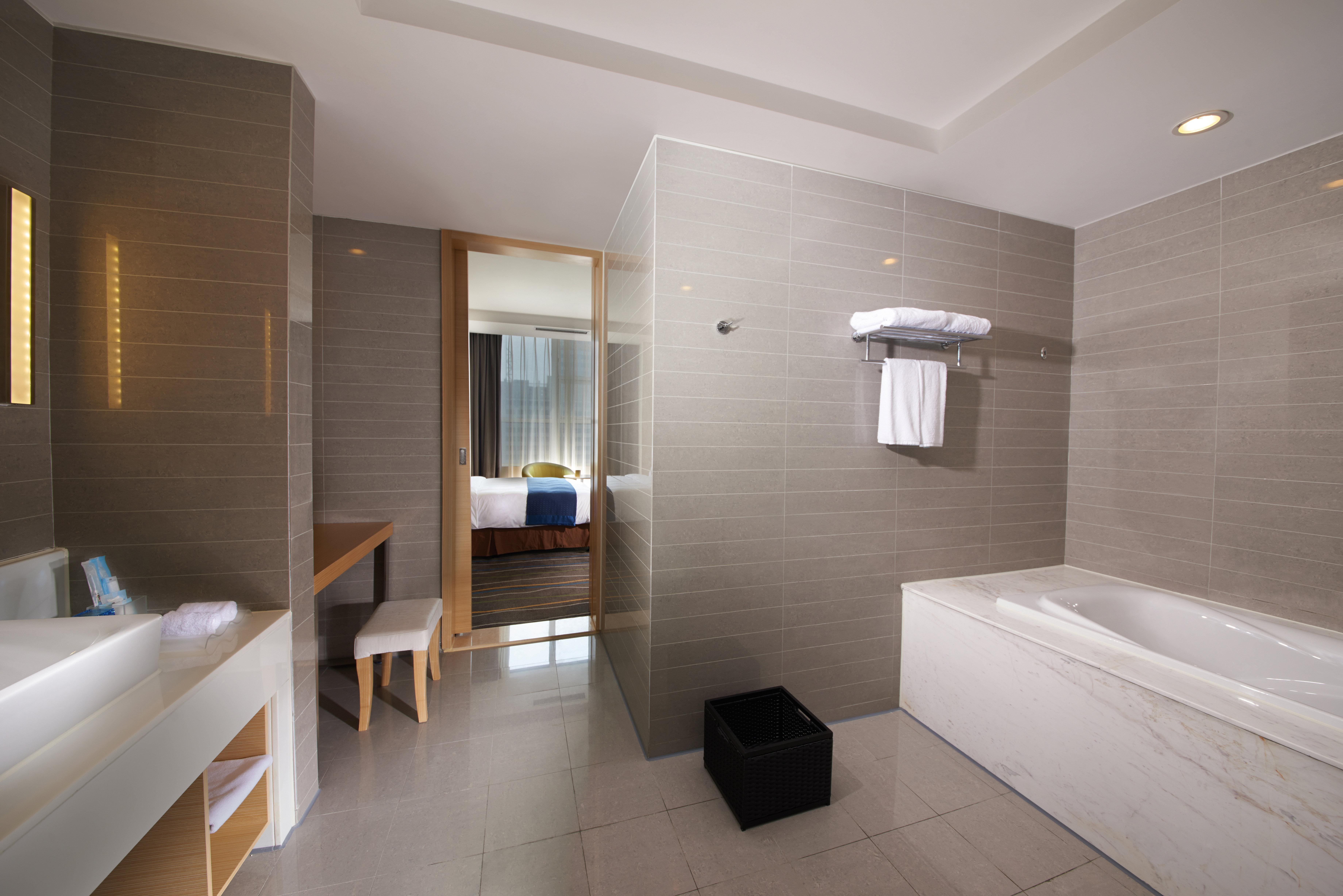 Holiday Inn Express Luoyang City Center By Ihg Exterior photo