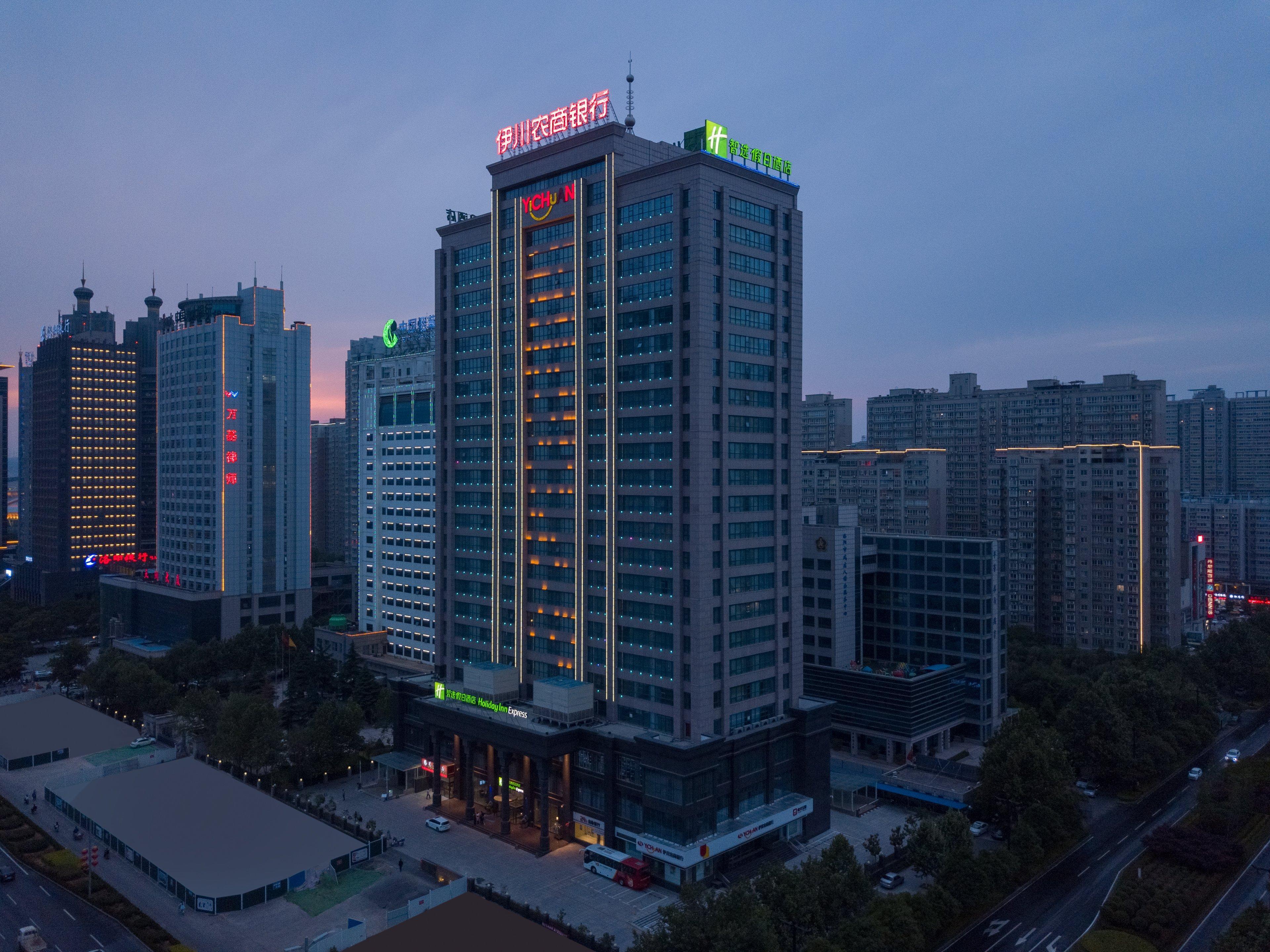 Holiday Inn Express Luoyang City Center By Ihg Exterior photo